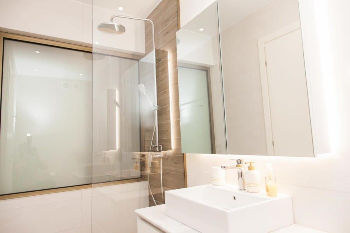 Comfortable 2 Bd Apt Near Sintagma Square เอเธนส์ ภายนอก รูปภาพ